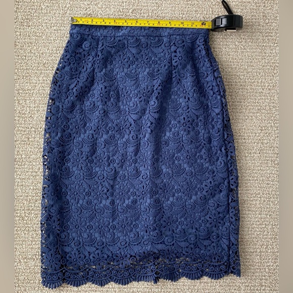 Uniqlo Lace Skirt - Picture 3 of 4